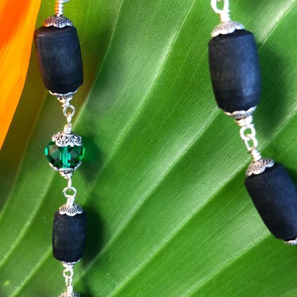 34 1/2 black Tulasi Tulsi with green crystal glass beads - Picture 1 of 5